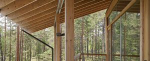 Arkkitehti Olavi Koposen suunnittelema, vuonna 2012 valmistunut Villa Riviera Taipalsaaressa. kuva: Jussi Tiainen